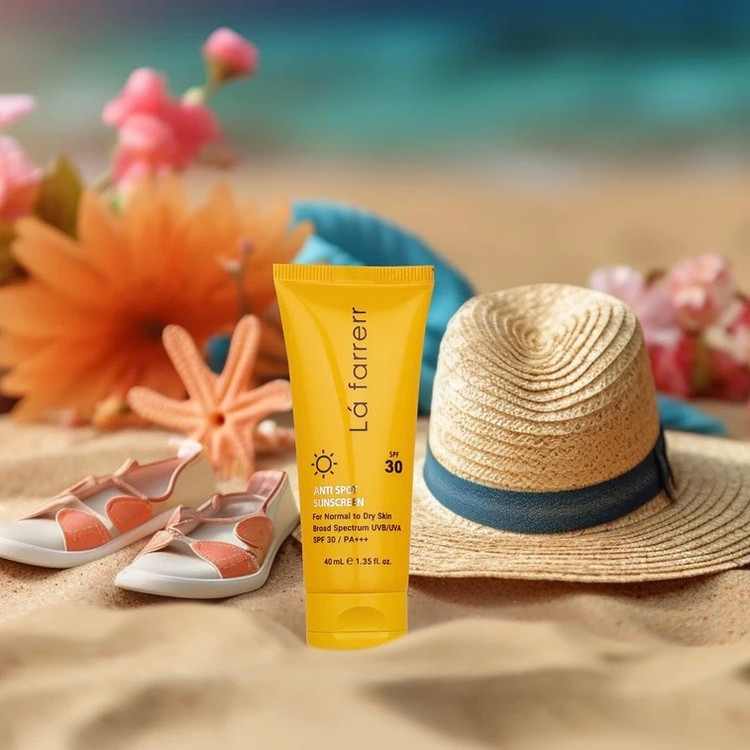 7 ضد آفتاب و ضد لک بی رنگ مناسب پوست خشک و معمولی لافارر SPF30