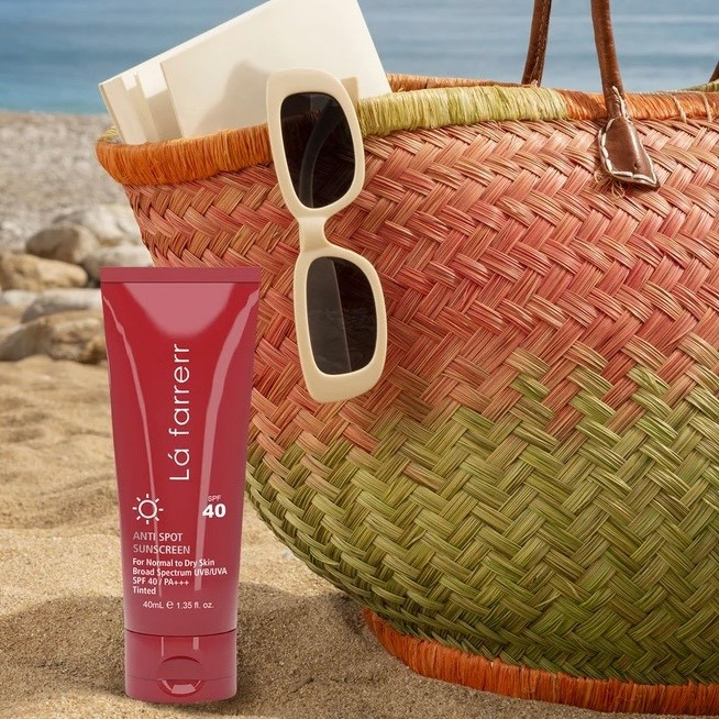 کرم ضد آفتاب و ضد لک رنگی (متوسط) لافارر SPF40پوست خشک و معمولی لافارر