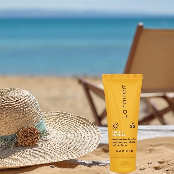 Lafarrerr Anti Spot Sunscreen For Oily And Acne-Prone Skin SPF30