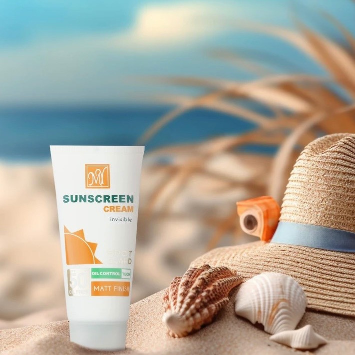 کرم ضد آفتاب بی رنگ مای SPF50+ مناسب پوست چرب و مختلط